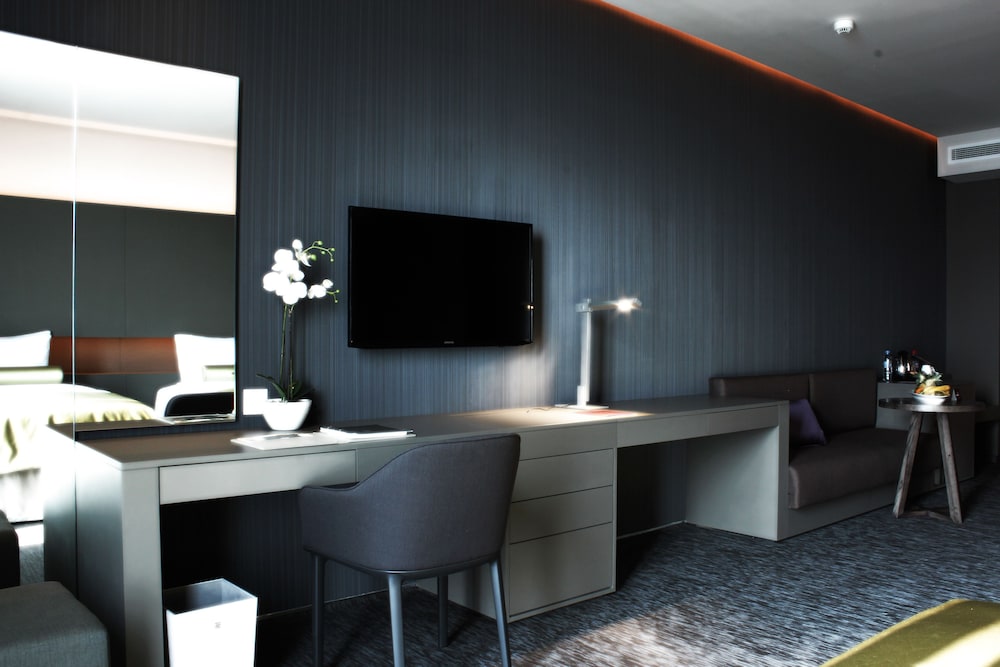 Superior Room, City View (King) photo 2