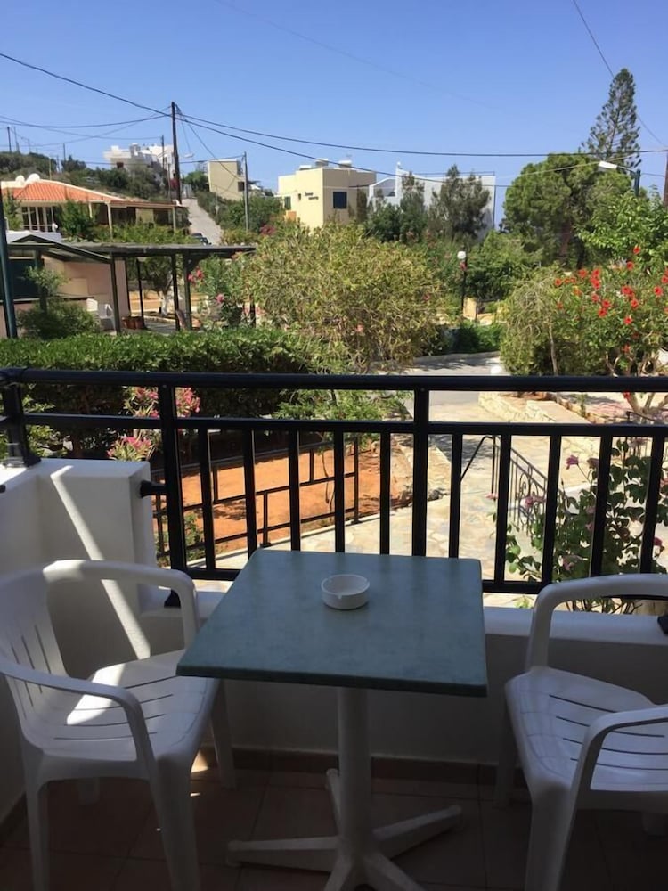 Studio, Garden View (Middle Floor)