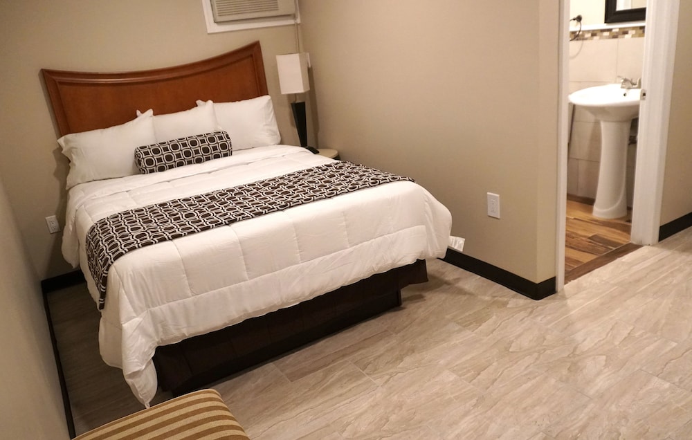 Standard Room, 1 Queen Bed, Non Smoking photo 1