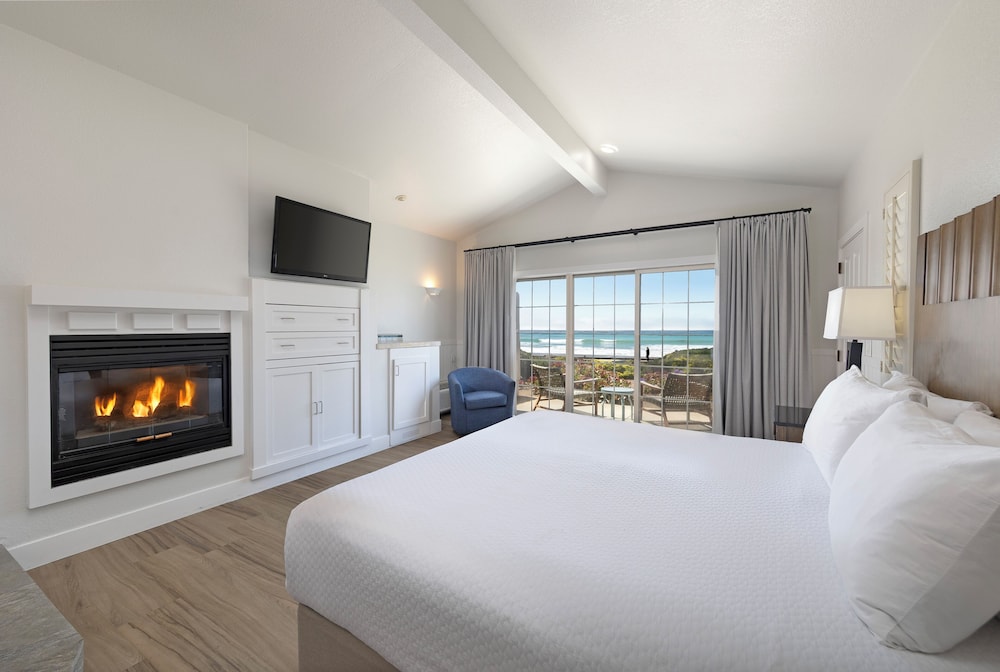Superior Room, 1 King Bed, Jetted Tub, Ocean View
