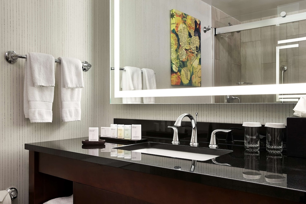 Suite, 1 King Bed, Non Smoking (2 Rooms) - Photo 5