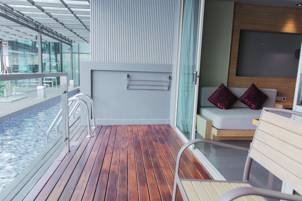 Deluxe Sea View Pool Access Room photo 2