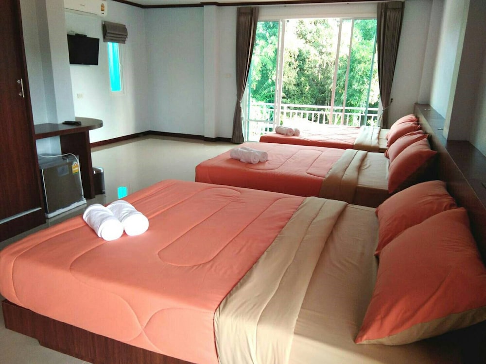 Family Room With River View photo 1