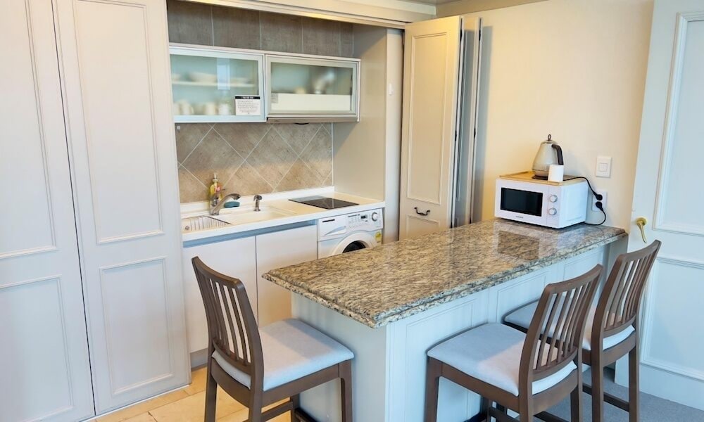 Executive Suite - Photo 6