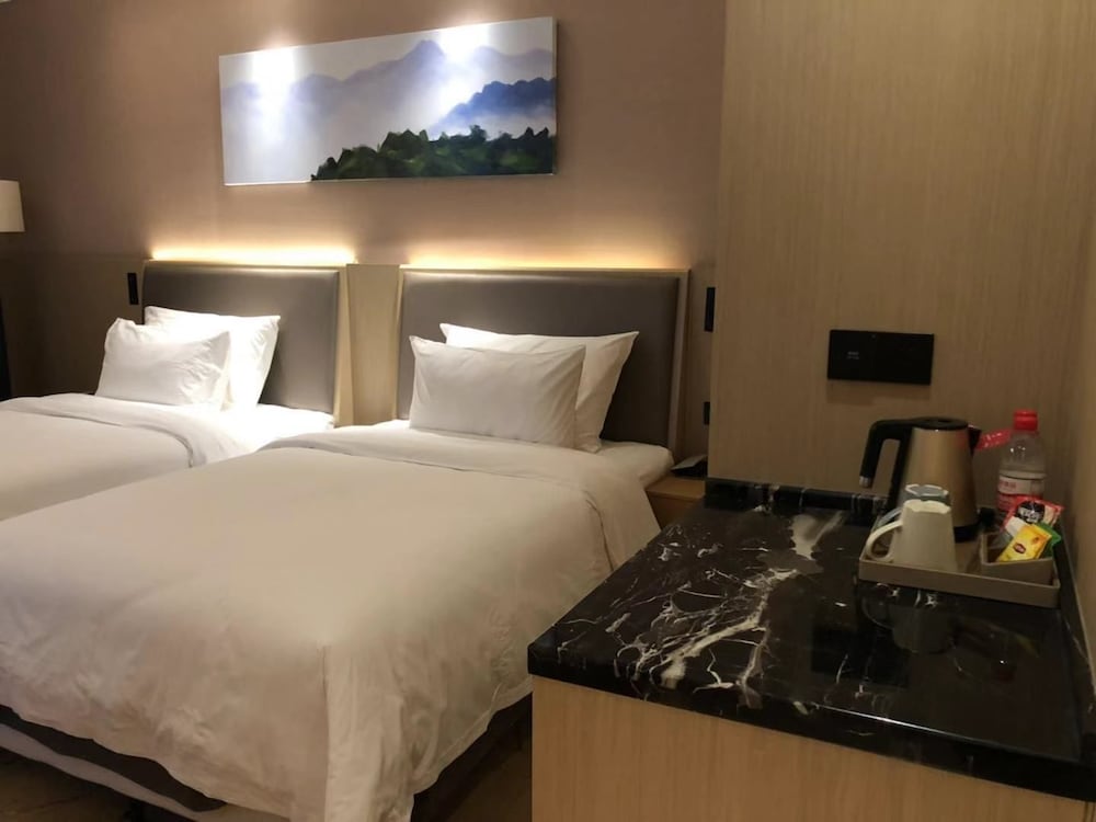 Deluxe Room, 1 King Bed, Non Smoking photo 1