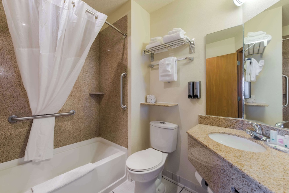 Suite, 1 King Bed, Non Smoking photo 1