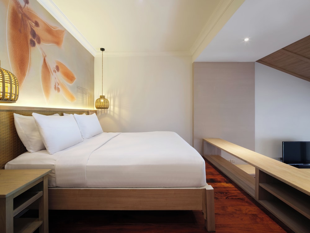 Seaview Hillside Suite thumbnail 5