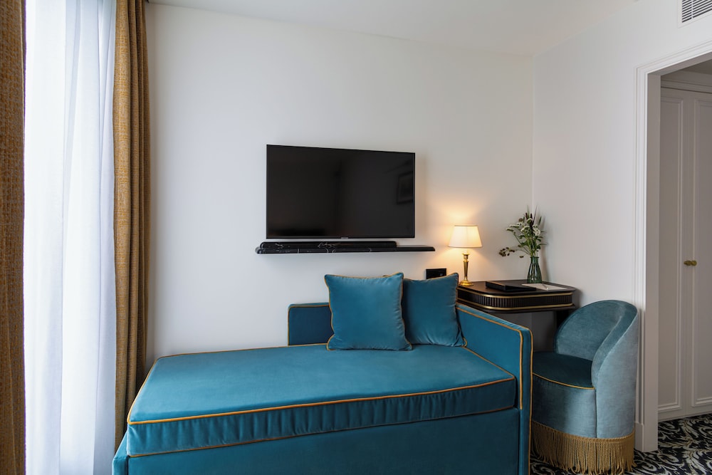 Deluxe Room - Photo 5