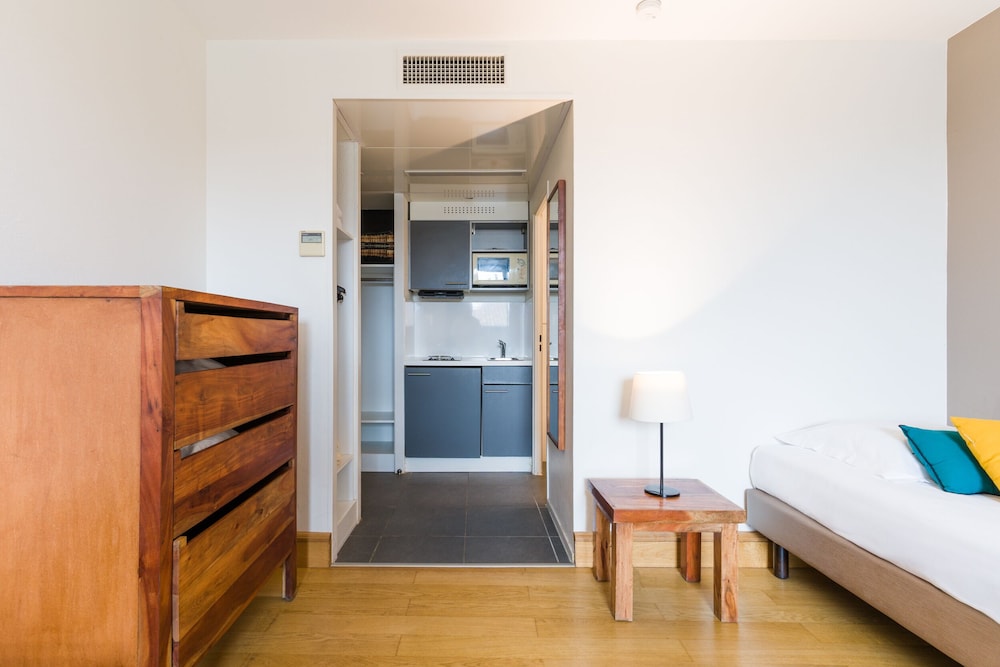 Studio, Multiple Beds - Photo 6
