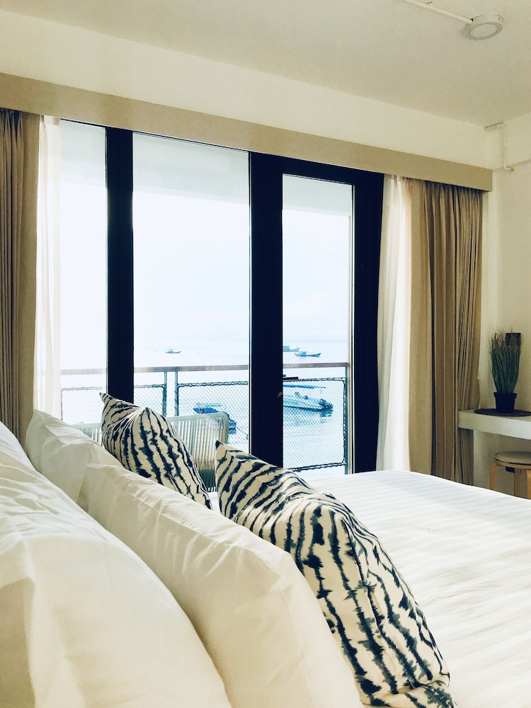 Sea View Superior King Room - Photo 12