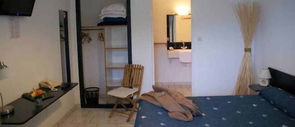 Standard Double Room photo 3