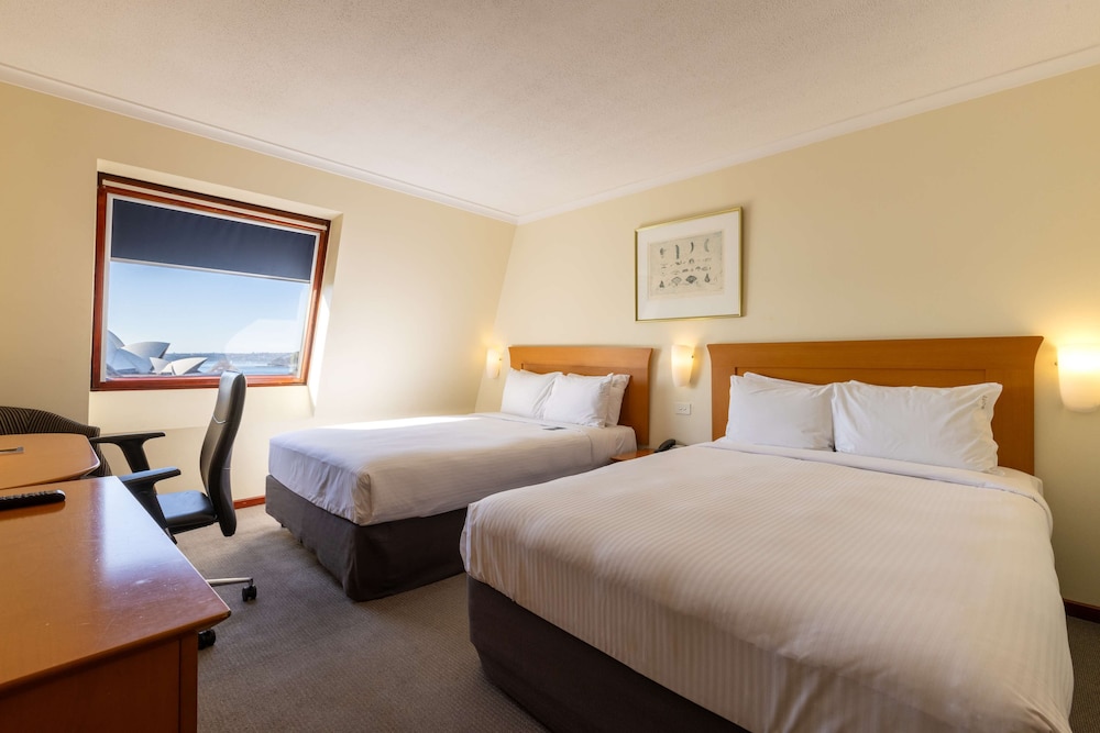 Two Double Beds with Harbour Views - Photo 1
