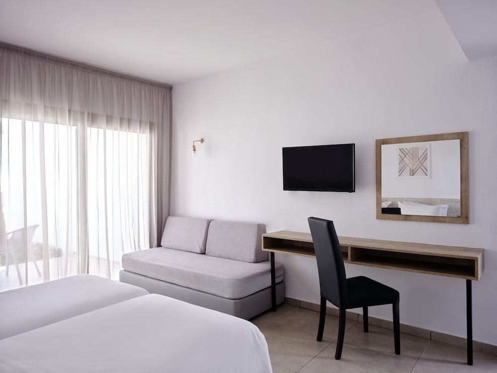Twin / Double Room Inland View photo 2