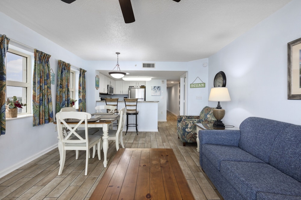 Signature Condo, 2 Bedrooms, Beach View, Oceanfront, photo 6