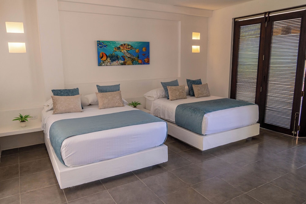 Quadruple Room, Pool View photo 1