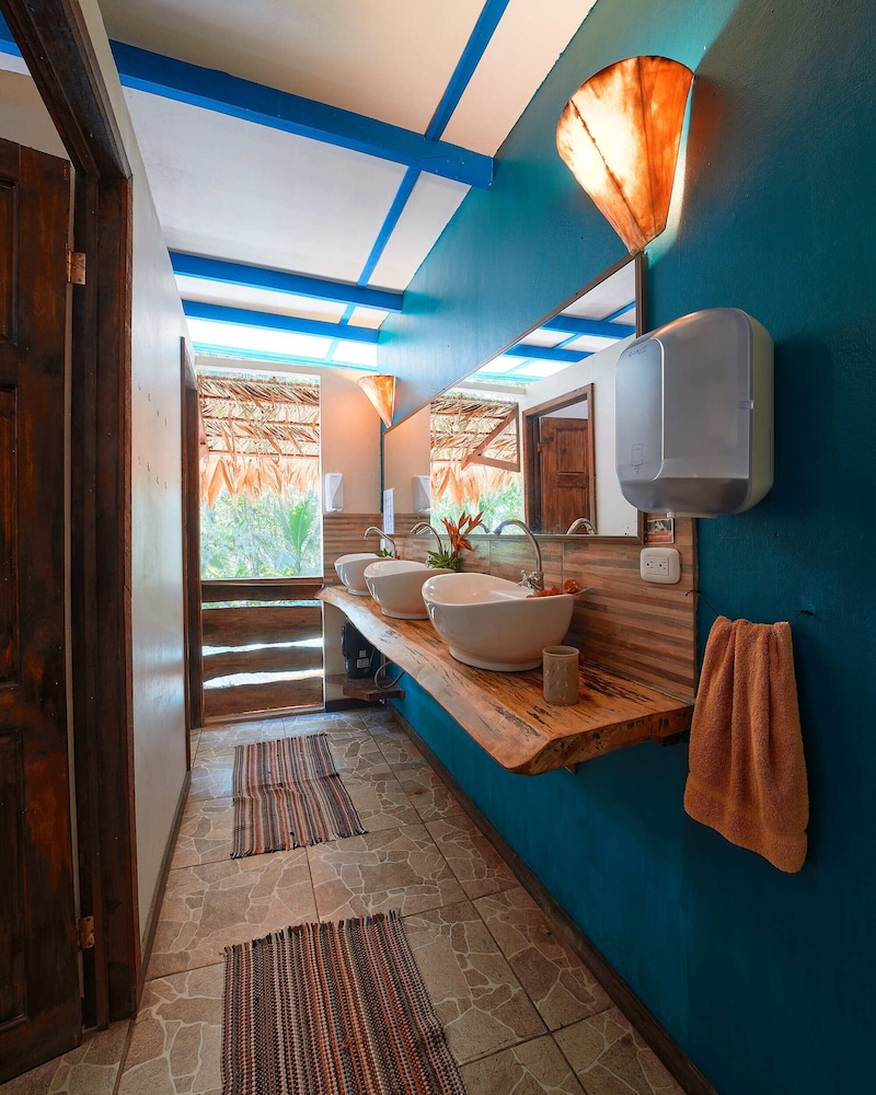 Basic Double Room, 1 Double Bed, Shared Bathroom photo 2
