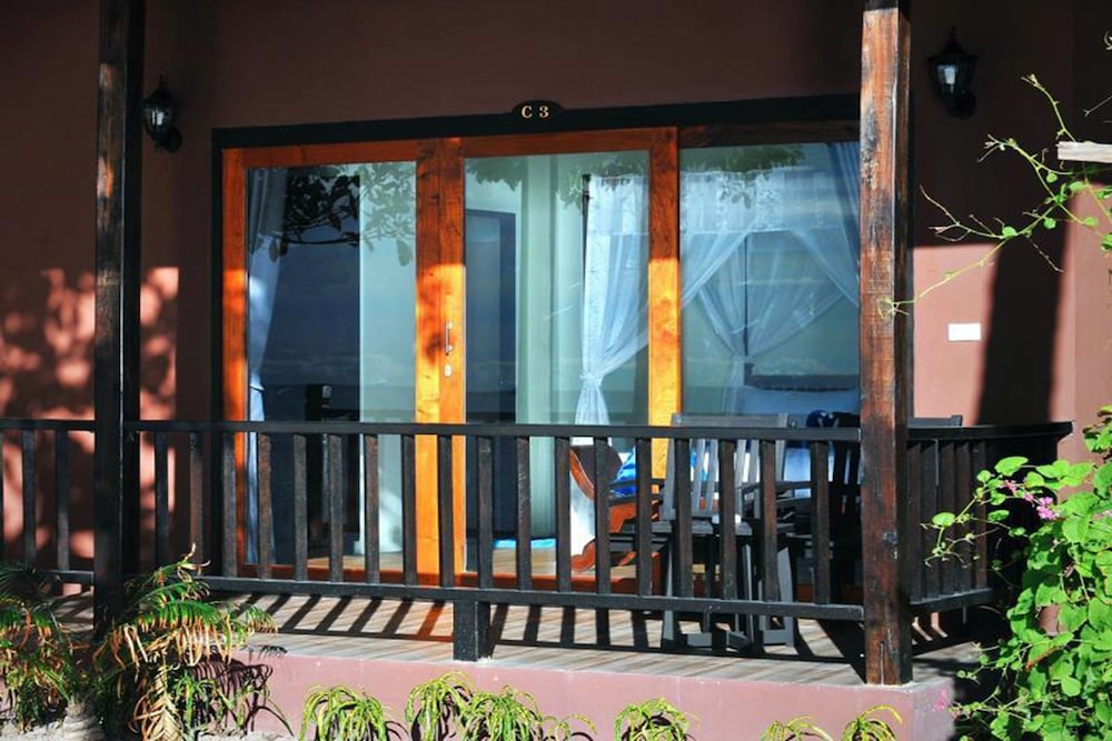 Deluxe Room, Beachfront photo 2