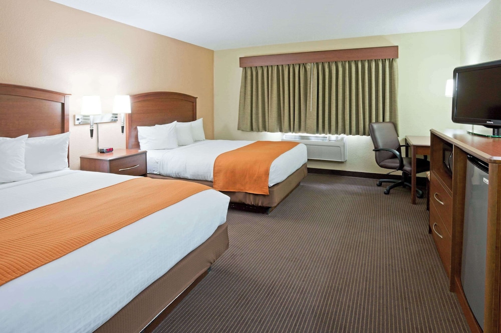 Family Suite, 2 Queen Beds, Non Smoking - Photo 1