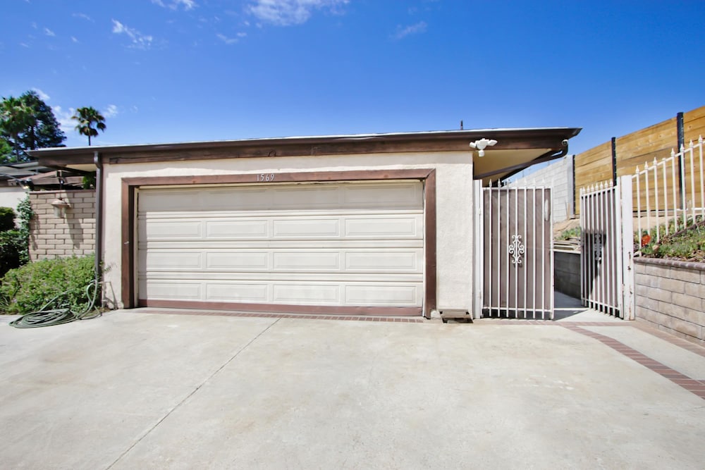 Sunny Azusa Hideaway Near APU Trails Easy LA Access