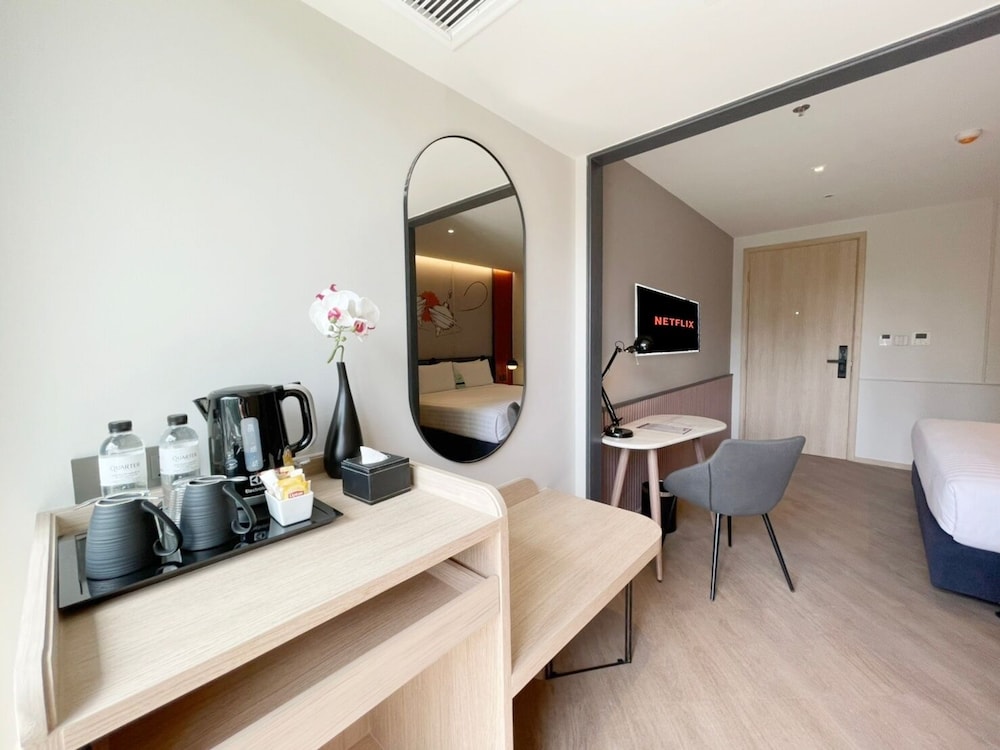 Superior King View Room photo 2