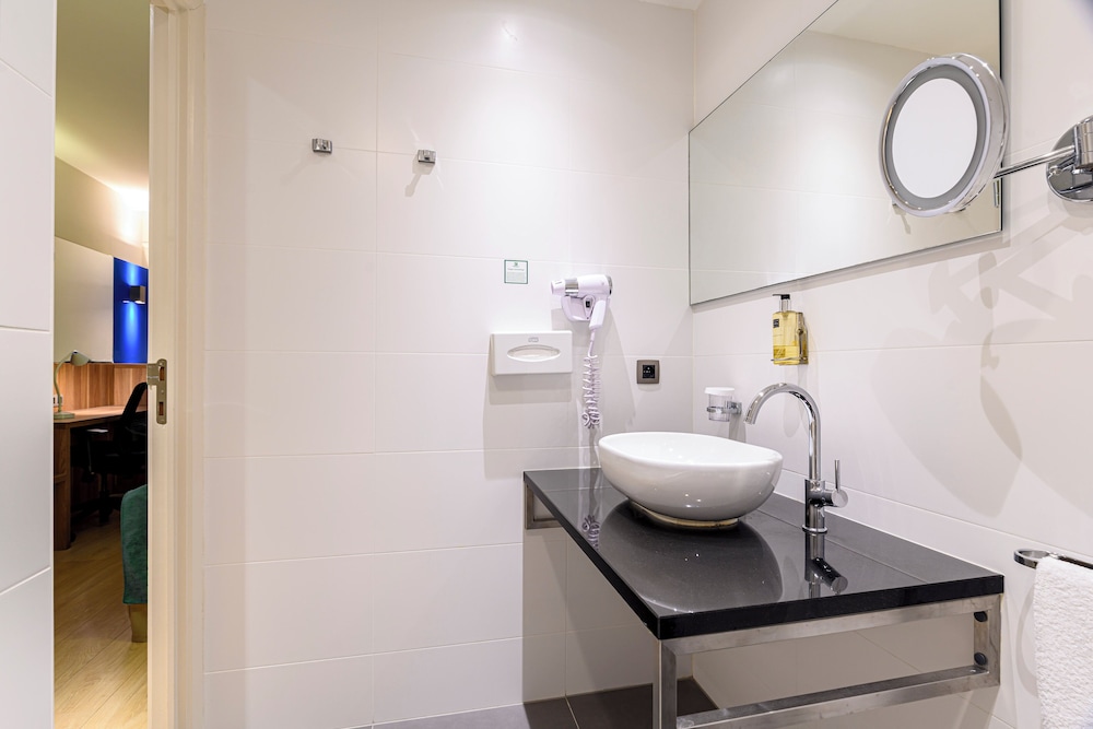 Standard Room, 1 King Bed, Balcony (Bath)
