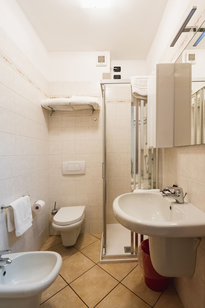 Double or Twin Room photo 3