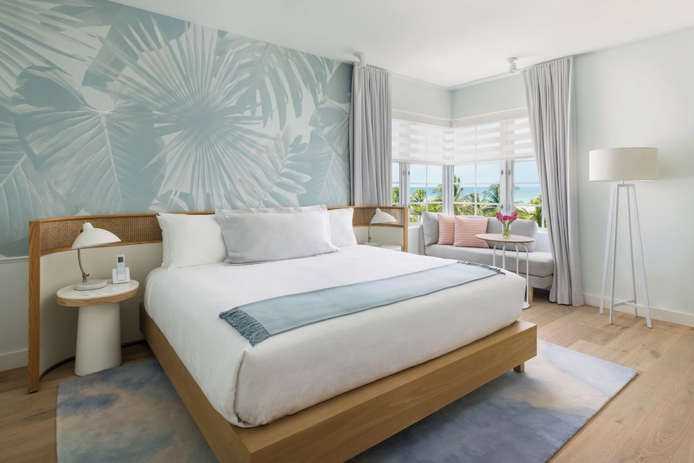 Standard Room, 1 King Bed, Ocean View - Photo 4