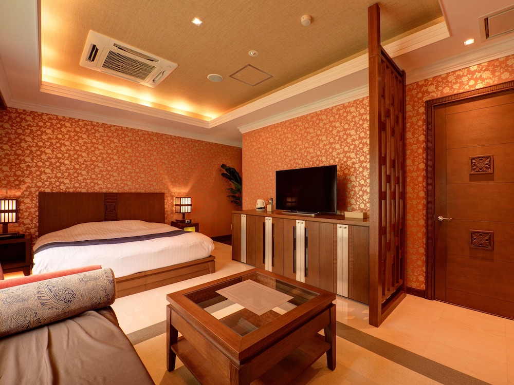 Deluxe Double Room, 1 Queen Bed, Smoking, Private Bathroom