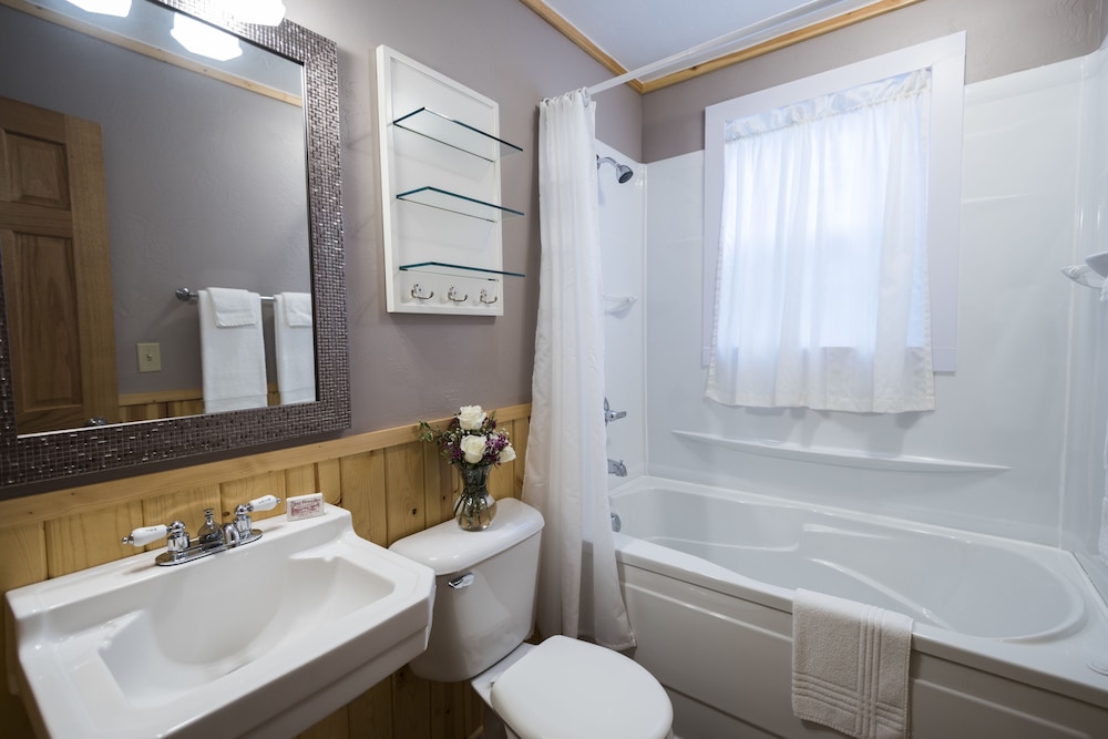 Room, Private Bathroom (Quail Cottage -Breakfast Not Included) photo 2