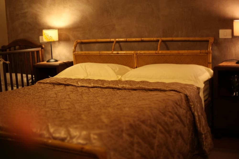 Standard Triple Room, 1 Bedroom, Ensuite photo 2