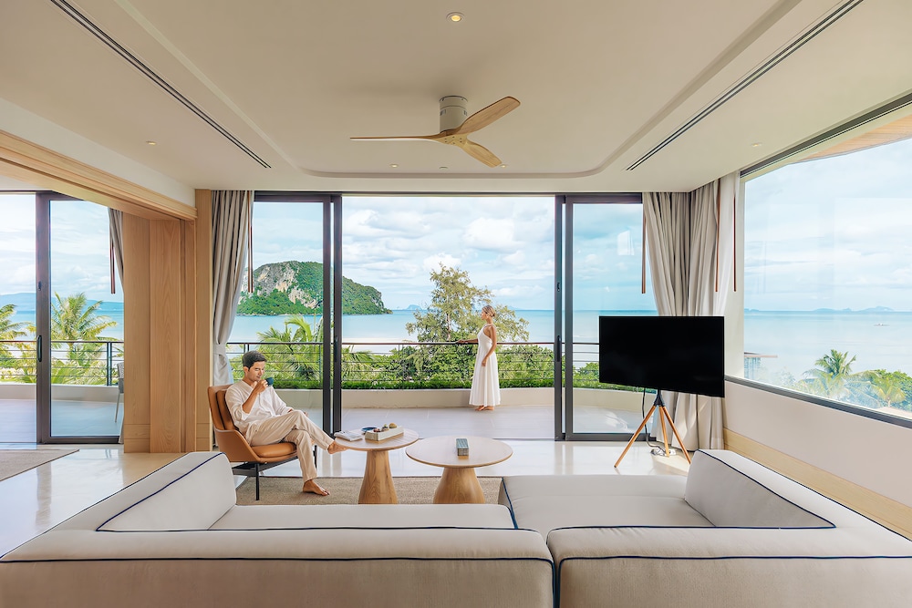 Sea View Pool Penthouse - Photo 23