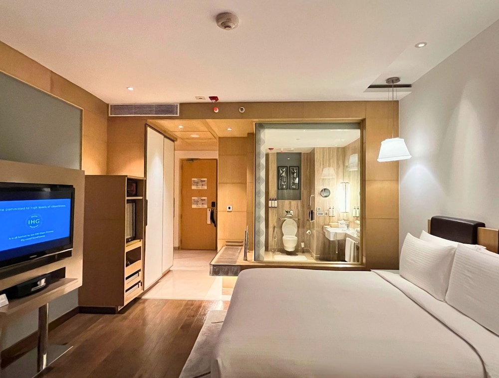 Standard Room, 1 Queen Bed, Accessible, City View photo 3