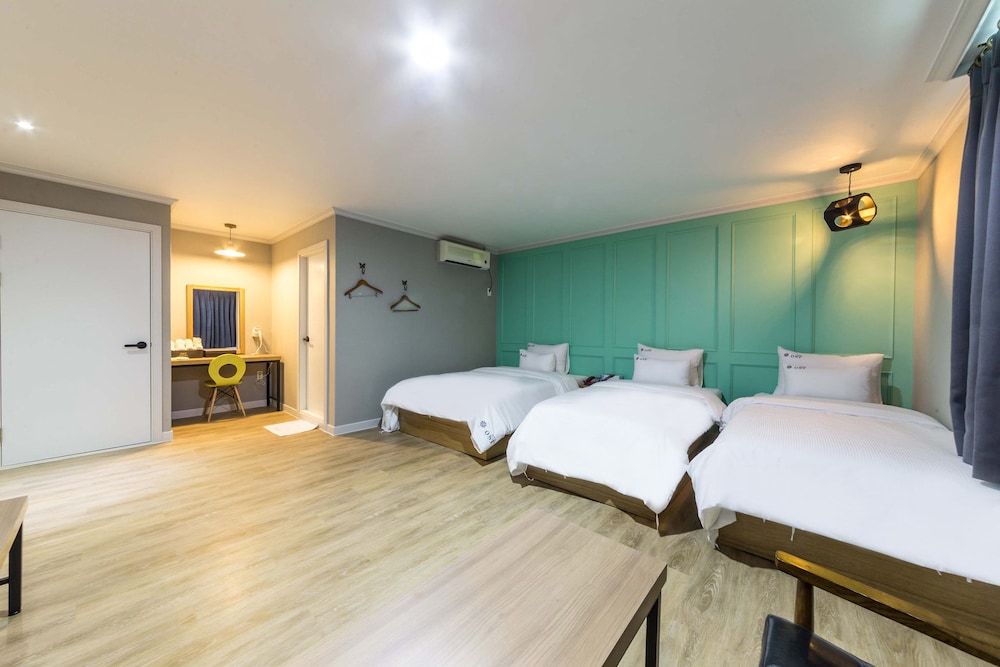 Family Triple Room photo 2
