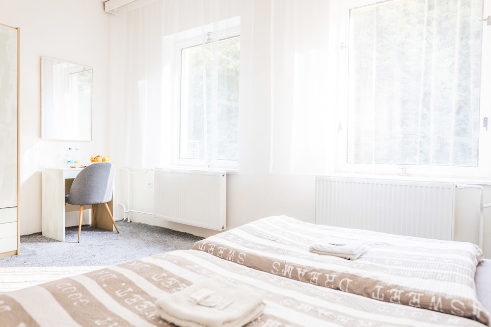 Design Room, 1 Queen Bed, Garden View photo 1