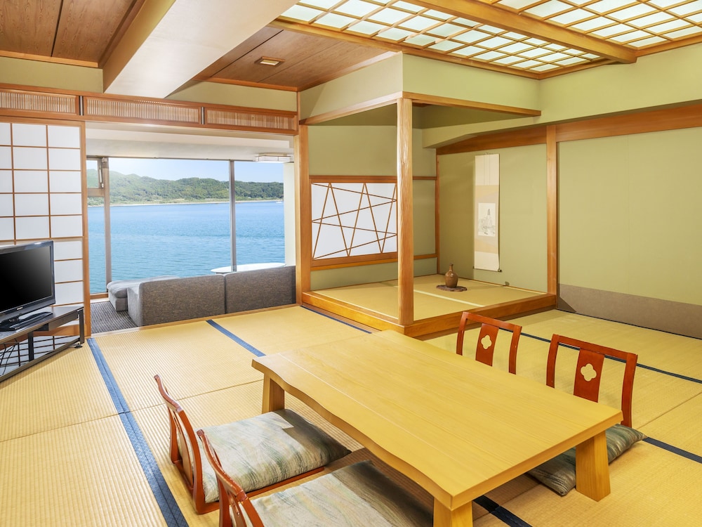 Superior Room, Non Smoking, Ocean View (Japanese Western, For 7 to 8 Guests) photo 3
