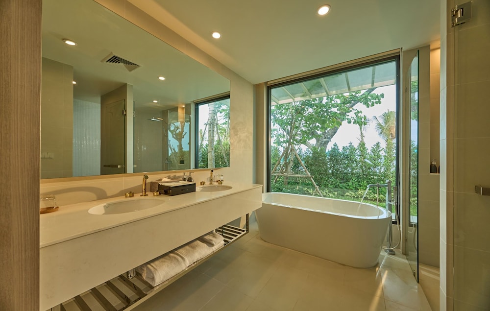 Oasis Beachfront Villa - Photo 2
