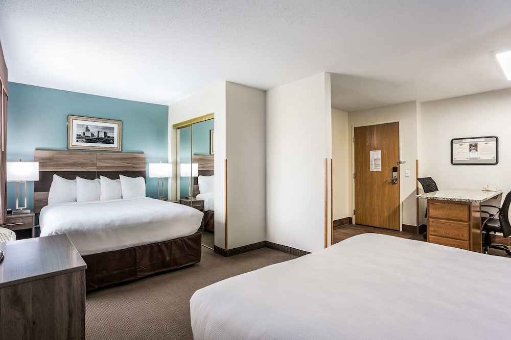 Suite, 2 Queen Beds, Non Smoking photo 2