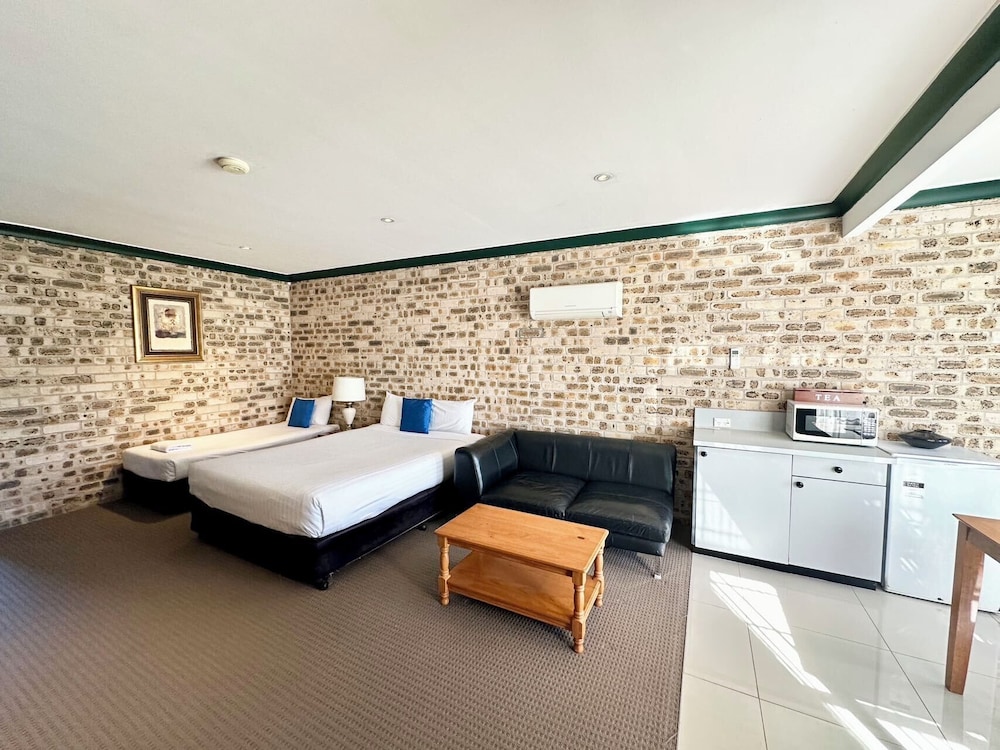 Deluxe Family Room
