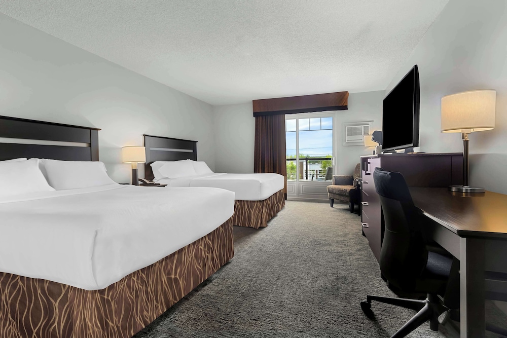 Business Room, 2 Queen Beds, Non Smoking, Refrigerator photo 2