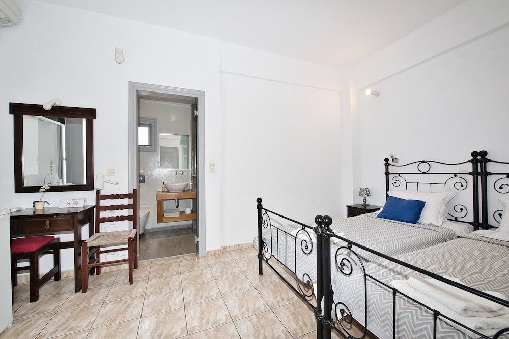 Double or Twin Room - Photo 3