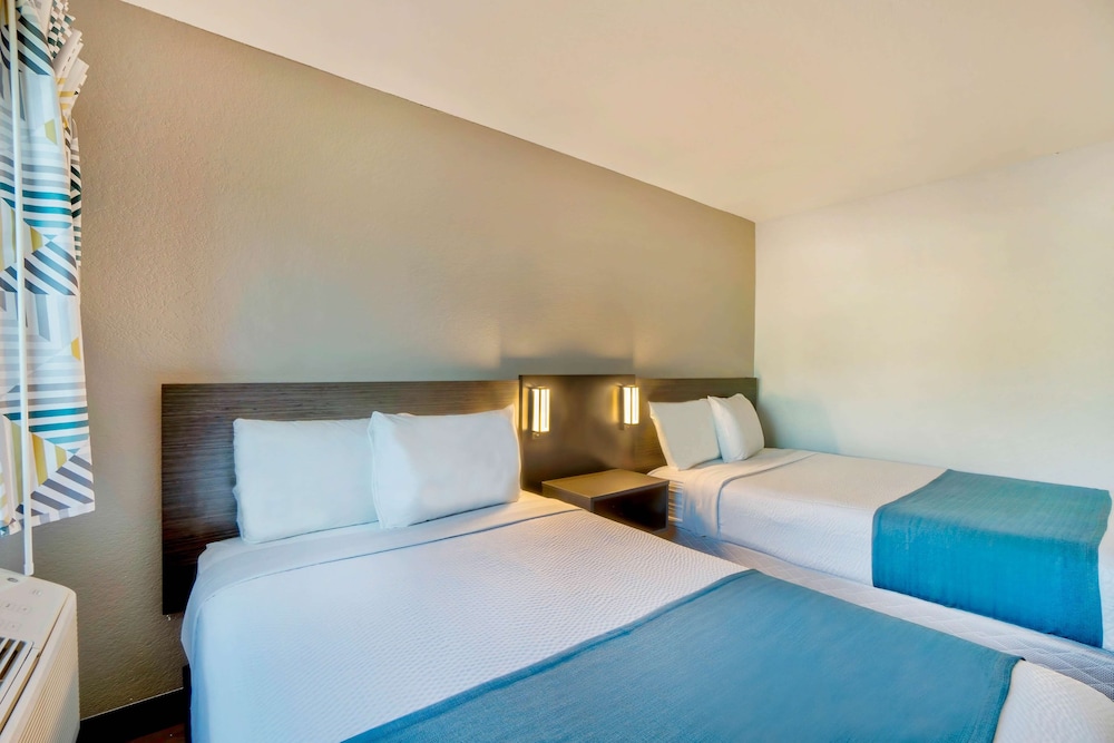 Premium Room, 2 Double Beds, Accessible, Non Smoking photo 3