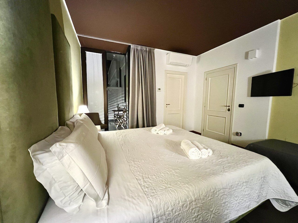 Deluxe Double or Twin Room photo 2