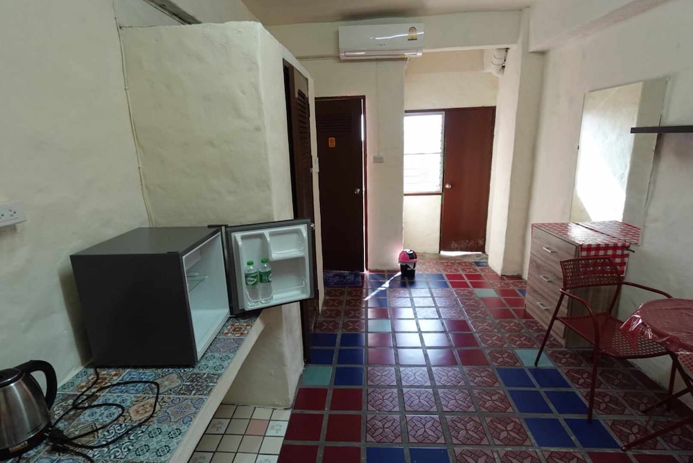Basic Apartment photo 2