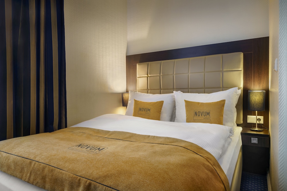 Basic Double Room, 1 Queen Bed