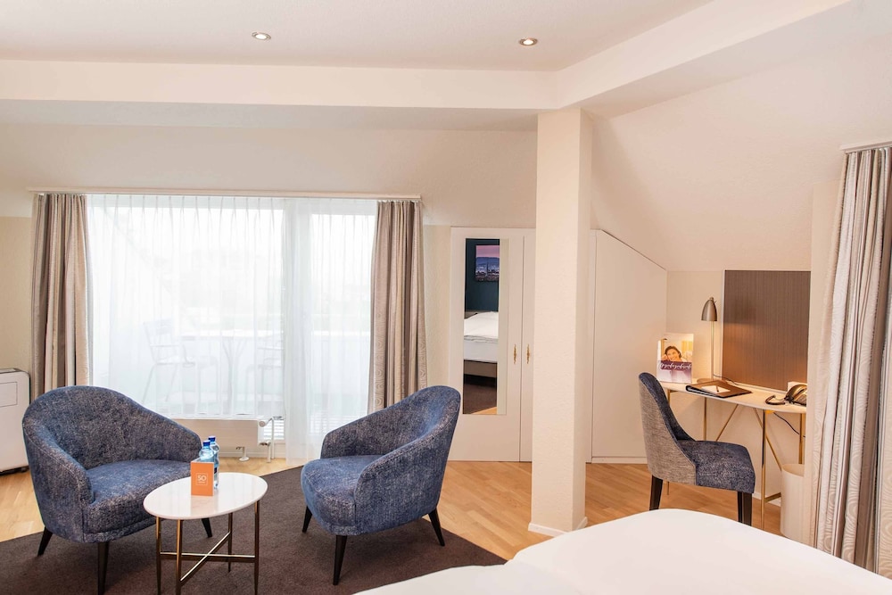 Superior Room, 1 Queen Bed, Balcony - Photo 4