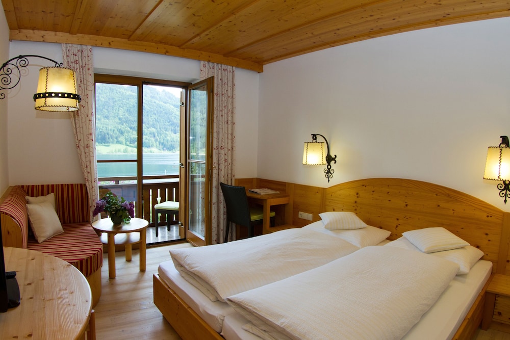 Double Room, Balcony, Lake View photo 1