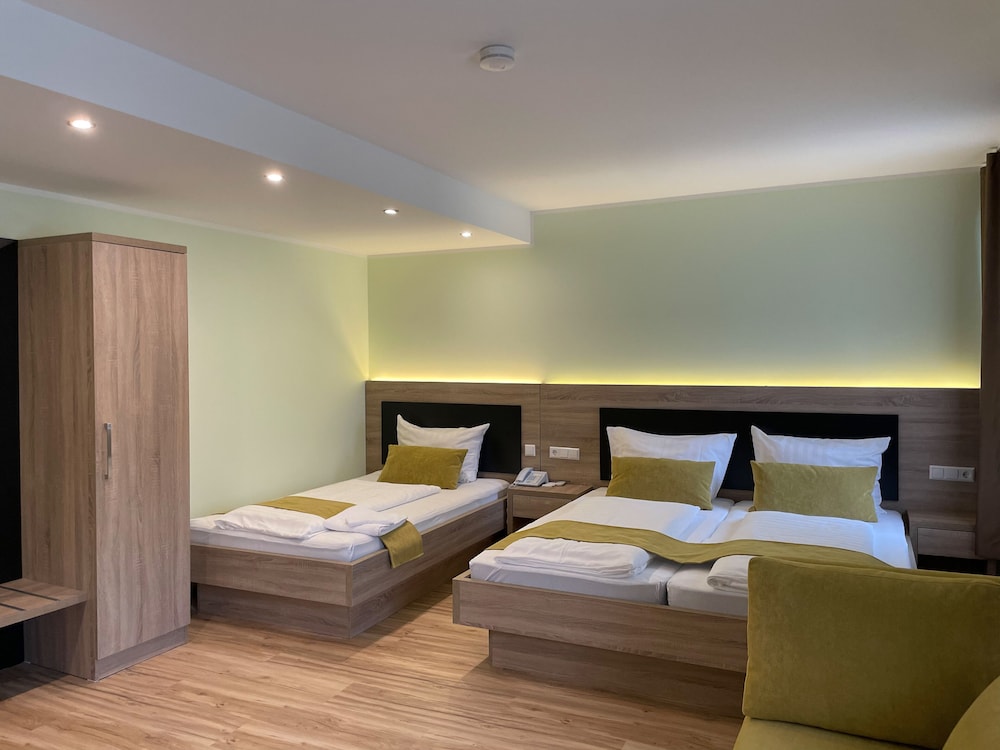 Classic Triple Room, 1 Bedroom, Non Smoking - Photo 1