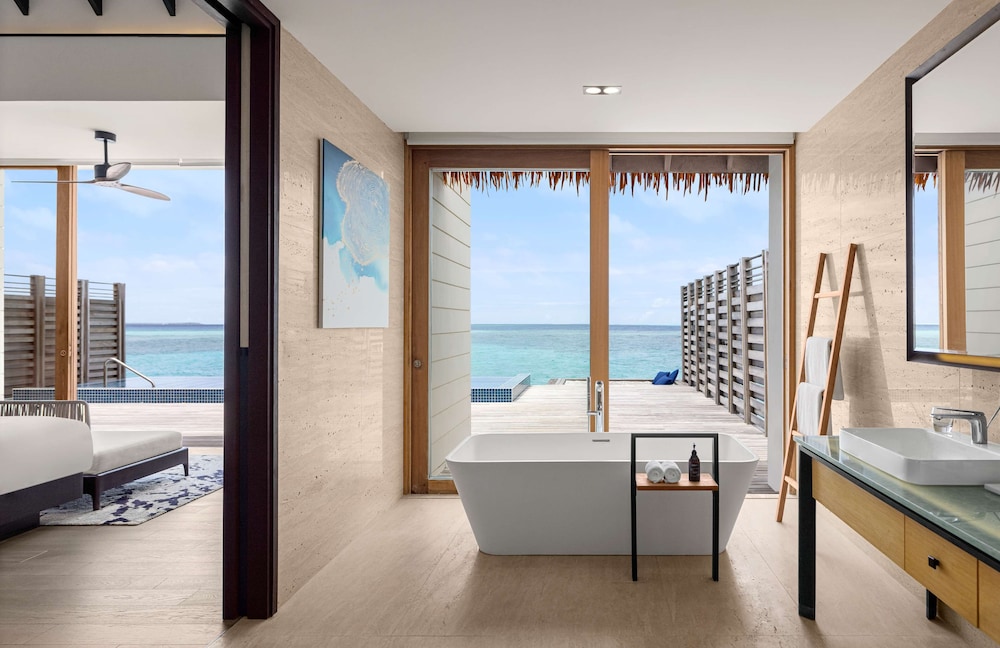 Water Villa with private pool & free access to VIP seaplane lounge on arrival - Photo 7