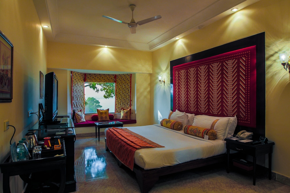 Room, 1 King Bed, Valley View - Photo 1