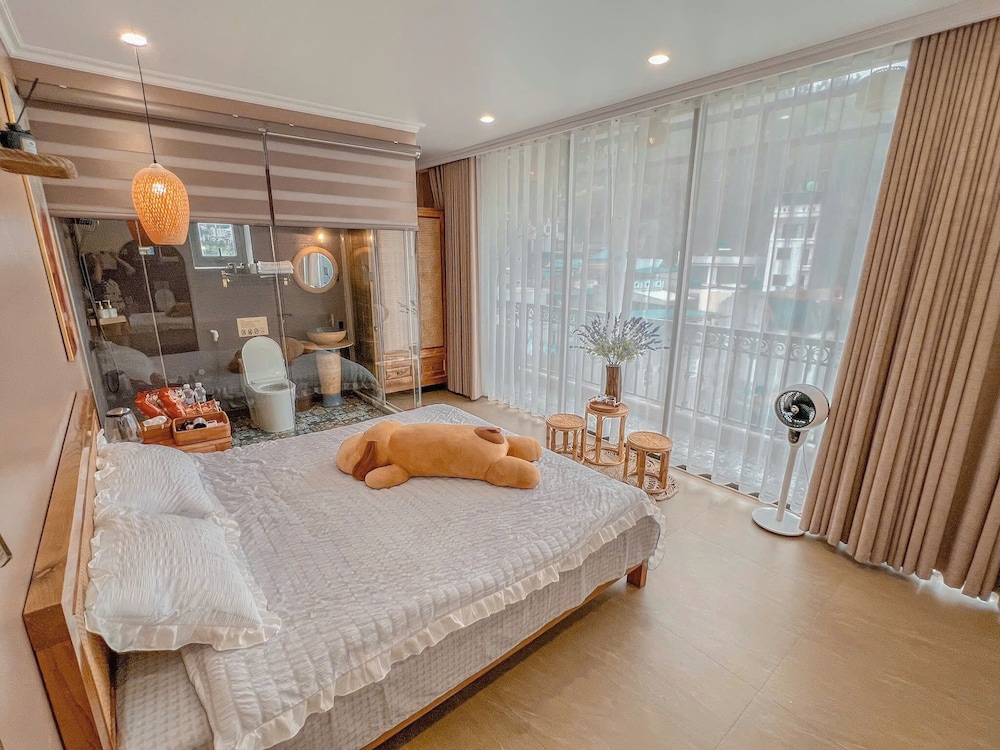 Deluxe Room, City View